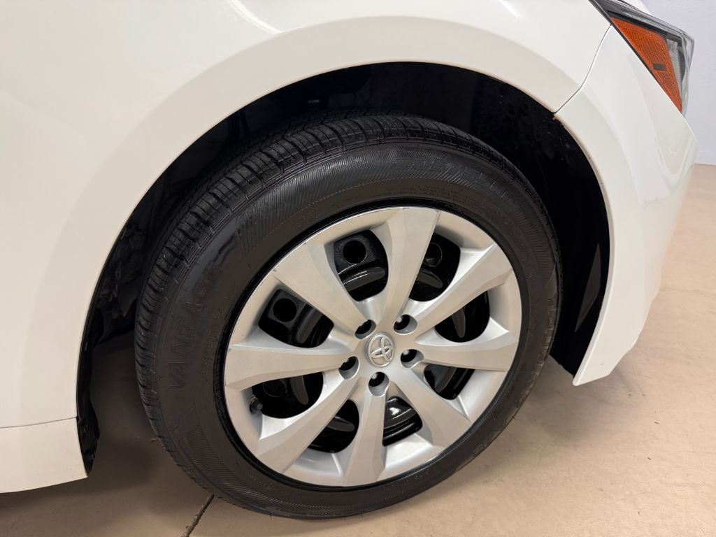 2020 Toyota Corolla LE - Photo 23