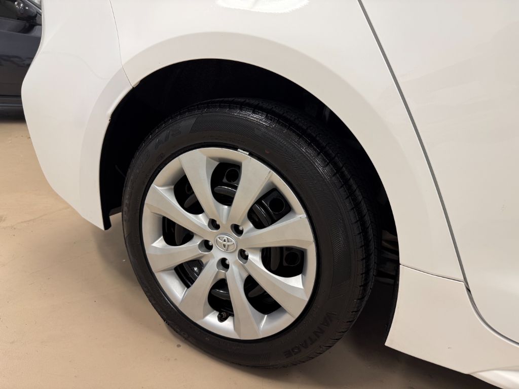2020 Toyota Corolla LE - Photo 24