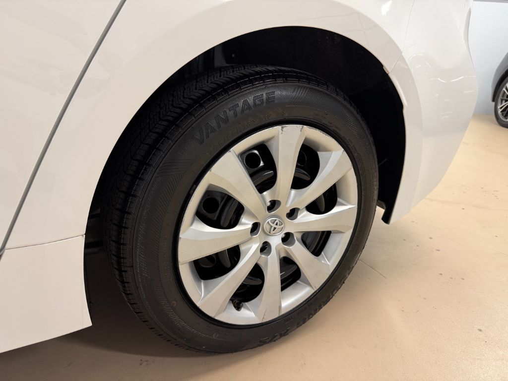 2020 Toyota Corolla LE - Photo 22